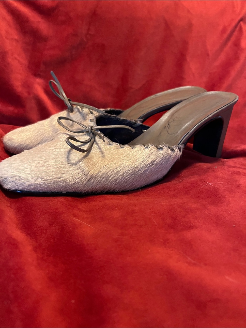 Brazilian-made Beige Haircalf Slip-On Mule Heels with Bow Accent SZ 39, US9